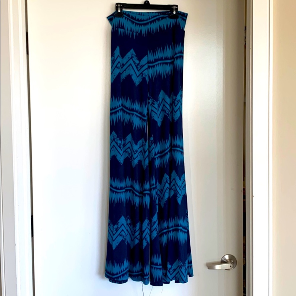 Fun, flare pants with flattering waist band